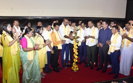 ತುಳು ಚಿತ್ರರಂಗದ ಇತಿಹಾಸದಲ್ಲೇ ಸಿಂಗಲ್ ಥಿಯೇಟರ್ ನಲ್ಲಿ ಅದ್ಧೂರಿ ಕಾರ್ಯಕ್ರಮ   “ಮಿಡ್ಲ್ ಕ್ಲಾಸ್ ಫ್ಯಾಮಿಲಿ” ಚಿತ್ರದ ಹಾಡು ಬಿಡುಗಡೆ