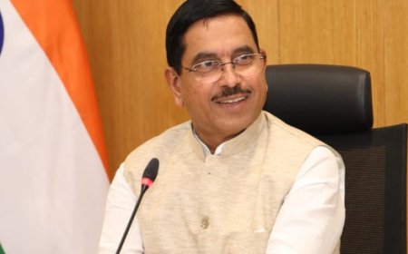 ರೈಲ್ವೆ ಟಿಕೆಟ್ ದರ ಏರಿಕೆ: ಕಿ.ಮೀಗೆ ಒಂದು ಪೈಸೆ ಮಾತ್ರ ಹೆಚ್ಚಾಗಿದೆ: ಜೋಶಿ