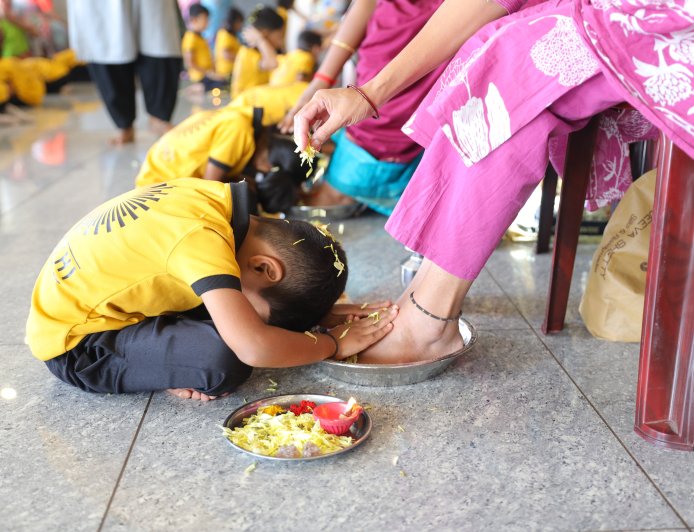 ಮಂಗಳೂರಿನ ಶಕ್ತಿ ಸ್ಕೂಲ್‌ನಲ್ಲಿ ʼಸಪ್ತ ಶಕ್ತಿ ಸಂಗಮʼ ಕಾರ್ಯಕ್ರಮದಲ್ಲಿ ಮಾತೃ ಪೂಜೆ ಮಾಡಿದ ಚಿಣ್ಣರು