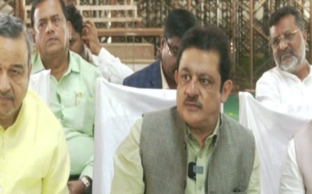 ಮನೆ ಹಂಚಿಕೆ ವಿಚಾರ: ಅಧಿಕಾರಿಗಳ ಜೊತೆ ಸಚಿವ ಜಮೀರ್ ಸಭೆ