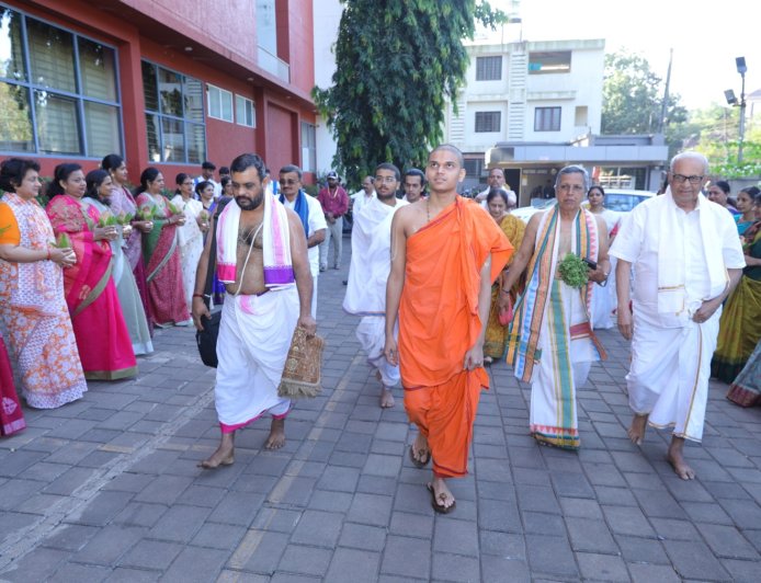 ಶಕ್ತಿ ವಿದ್ಯಾ ಸಂಸ್ಥೆಯಲ್ಲಿ ಶಿರೂರು ಮಠದ ಶ್ರೀ ವೇದ ವರ್ಧನತೀರ್ಥ ಸ್ವಾಮೀಜಿಯಿಂದ ವಿದ್ಯಾರ್ಥಿಗಳಿಗೆ ಆಶೀರ್ವಚನ