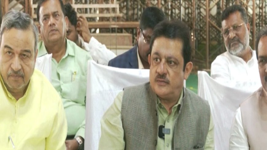 ಮನೆ ಹಂಚಿಕೆ ವಿಚಾರ: ಅಧಿಕಾರಿಗಳ ಜೊತೆ ಸಚಿವ ಜಮೀರ್ ಸಭೆ