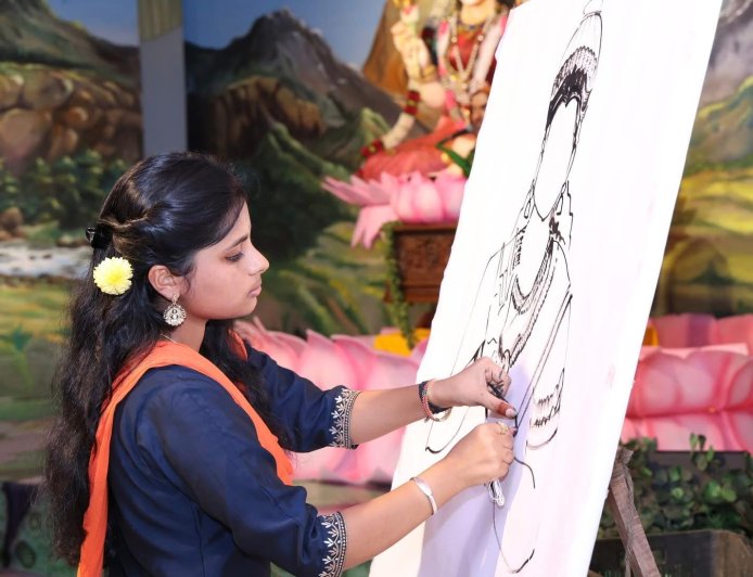 ನೂಲಿನಲ್ಲಿ ನೇಯ್ದ ಕನಸುಗಳ ಲೋಕ ಸೃಷ್ಟಿಸುವ ಕಾಸರಗೋಡಿನ ಯುವ ಕಲಾವಿದೆ ಚಿತ್ರಲಕ್ಷ್ಮಿ