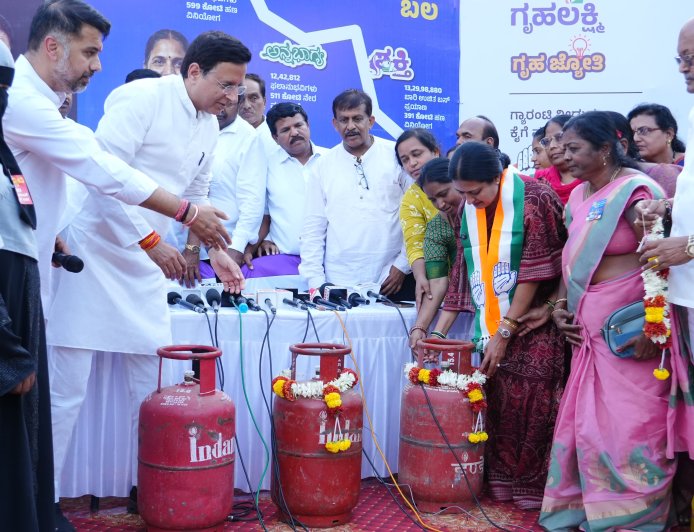 ಗ್ಯಾರಂಟಿ ಯೋಜನೆಗಳನ್ನು ಟೀಕಿಸುವ ಬಿಜೆಪಿಗೆ ಮತ ನೀಡಬೇಡಿ: ರಣದೀಪ್ ಸಿಂಗ್ ಸೂರ್ಜೇವಾಲ