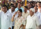 ಸುಧಾಕರ್ ಗೆ ಅಂತಿಮ ನಮನ ಸಲ್ಲಿಸಿದ ಲಕ್ಷ್ಮೀ ಹೆಬ್ಬಾಳಕರ್