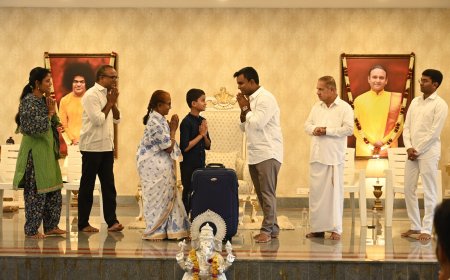 ಶ್ರೀ ಸತ್ಯಸಾಯಿ ಗುರುಕುಲಂನಲ್ಲಿ 2,377 ಉಚಿತ ವಿದ್ಯಾರ್ಥಿ ಕಿಟ್‌ ವಿತರಣೆ