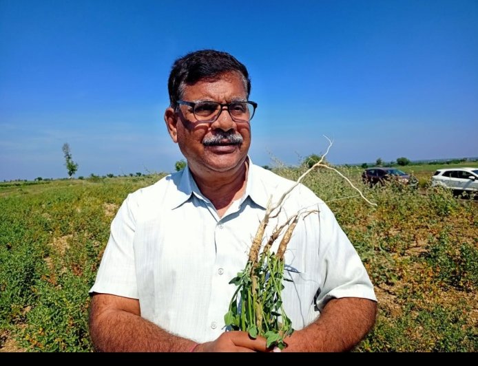 ಅಶ್ವಗಂಧ ಬೆಳೆದು ಮಾದರಿಯಾದ ಗದಗಿನ ಅಪರೂಪದ ರೈತ ರಾಜೇಂದ್ರ ಶಿರೋಳ