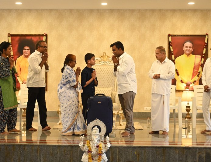 ಶ್ರೀ ಸತ್ಯಸಾಯಿ ಗುರುಕುಲಂನಲ್ಲಿ 2,377 ಉಚಿತ ವಿದ್ಯಾರ್ಥಿ ಕಿಟ್‌ ವಿತರಣೆ