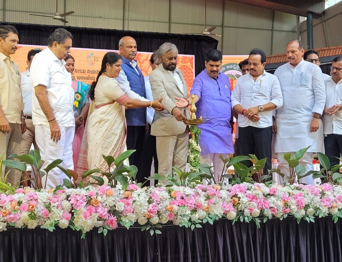 ಗೇರು ಉತ್ಪಾದನೆಯಲ್ಲಿ ರಾಜ್ಯವನ್ನು ಸ್ವಾವಲಂಬಿ ಮಾಡಲಾಗುವುದು : ಸಚಿವ ಈಶ್ವರ ಖಂಡ್ರೆ  ಗುಣಮಟ್ಟದ ಗೇರು ಕಸಿ ಸಸಿ ಬೆಳೆಯಲು ಒಂದು ಕೋಟಿ ರೂ. ಅನುದಾನ