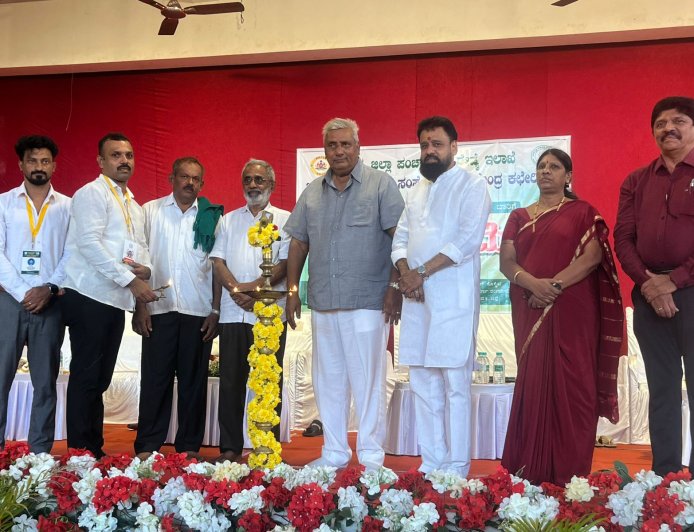 ರೇಷ್ಮೆ ಬೆಳೆ: ದಕ್ಷಿಣ ಕನ್ನಡ, ಉಡುಪಿ ಜಿಲ್ಲೆಗೆ ವಿಶೇಷ ಆದ್ಯತೆ- ಸಚಿವ ವೆಂಕಟೇಶ್