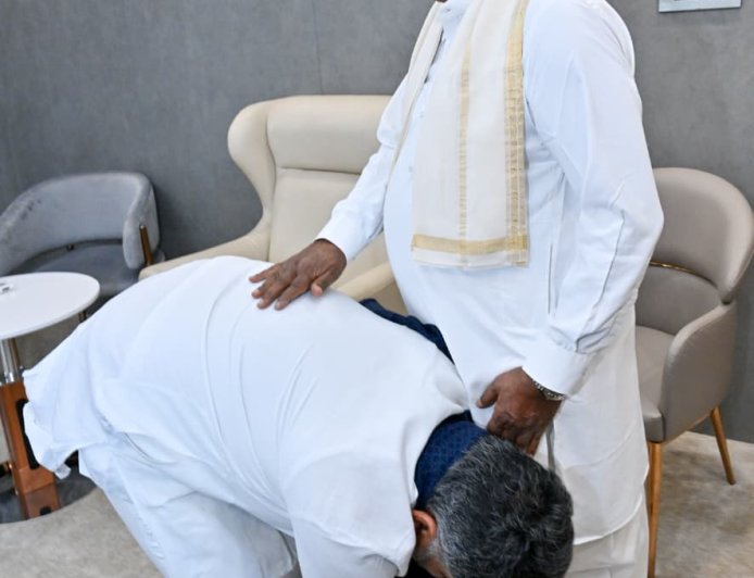 ರಾಜೀನಾಮೆ ನೀಡಿದ ಸಿದ್ದರಾಮಯ್ಯ: 'ನನ್ನ ಪಾಲಿಗೆ ಮತದಾರರೇ ದೇವರು, ಅಧಿಕಾರ ಇರಲಿ ಇಲ್ಲದಿರಲಿ ಹೋರಾಟ ನಿಲ್ಲದು'