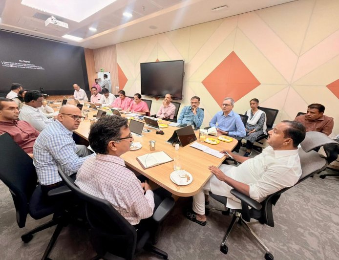 ಎಂಬಿಬಿಎಸ್ ಪದವಿ ಮುಗಿಸಿದ ಕೂಡಲೇ ಸರ್ಕಾರಿ ಆಸ್ಪತ್ರೆಗೆ ನೇರ ನೇಮಕಾತಿ; ಖಾಲಿ ಹುದ್ದೆ ಭರ್ತಿಗೆ ತುರ್ತು ಕ್ರಮ: ಯು.ಟಿ.ಖಾದರ್   
