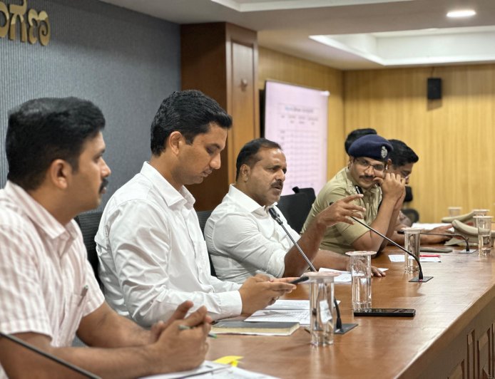 ಮಳೆಗಾಲ: ರಸ್ತೆ ಹೊಂಡಕ್ಕೆ ಬಿದ್ದು ಪ್ರಾಣ ಹಾನಿಯಾದರೆ ಎಂಜಿನಿಯರ್‌ಗಳೇ ಹೊಣೆ: ಸಚಿವ ಖಾದರ್‌