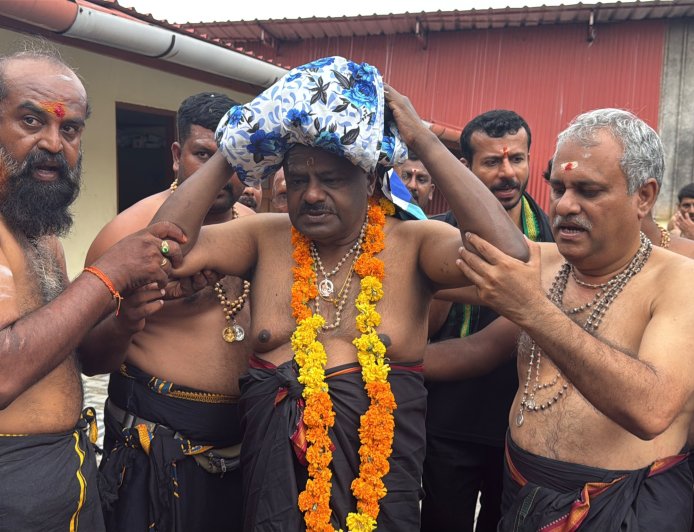 ಸಚಿವ ಎಚ್‌.ಡಿ.ಕುಮಾರಸ್ವಾಮಿಯಿಂದ ಶಬರಿಮಲೆ ಯಾತ್ರೆ