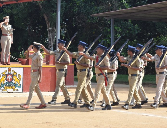 Karnataka Police: 3,991 ಕಾನ್‌ಸ್ಟೇಬಲ್‌ ನೇಮಕಾತಿ.. ಶುಕ್ರವಾರ ಕಡೆ ದಿನ
