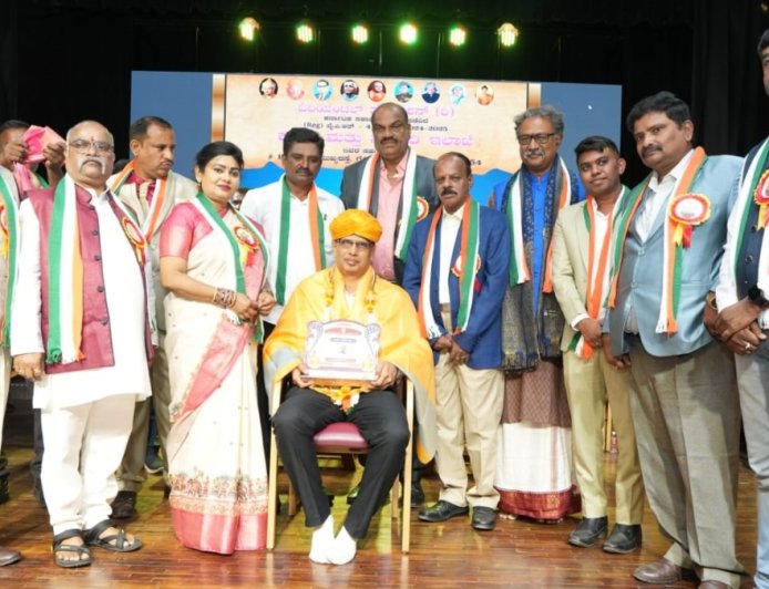 ಬೆಂಗಳೂರು: ಮಾನವ ರತ್ನ, ರಾಣಿ ಚೆನ್ನಮ್ಮ ಪ್ರಶಸ್ತಿ ಪ್ರದಾನ ಸಮಾರಂಭ
