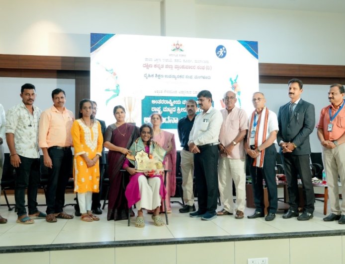 Ambika College: ರಾಷ್ಟ್ರ ಮಟ್ಟದ ಕ್ರೀಡಾಪಟು, ಅಂಬಿಕಾ ಕಾಲೇಜಿನ ಪ್ರತೀಕ್ಷಾ ಶೆಣೈಗೆ ಸನ್ಮಾನ