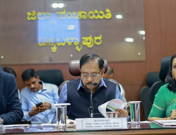 ಚಿಕ್ಕಬಳ್ಳಾಪುರ: ಅಧಿಕಾರಿಗಳಿಗೆ ಡಿಸಿಎಂ ಡಾ.ಜಿ.ಪರಮೇಶ್ವರ ಖಡಕ್‌ ಸೂಚನೆ