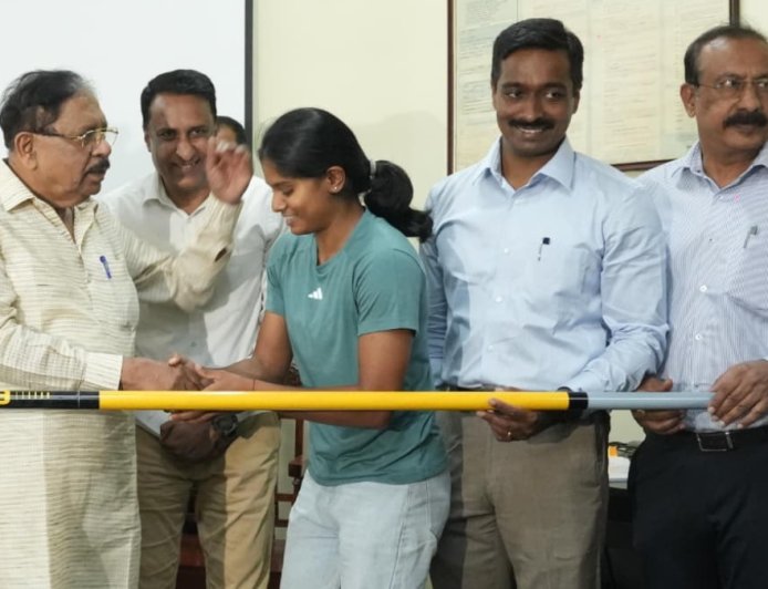 ಬಡ ಹುಡುಗಿಯ ಕ್ರೀಡಾ ಸಾಧನೆಗೆ ಗೌರವ: ರೂ.5 ಲಕ್ಷ ಪ್ರೋತ್ಸಾಹಧನ