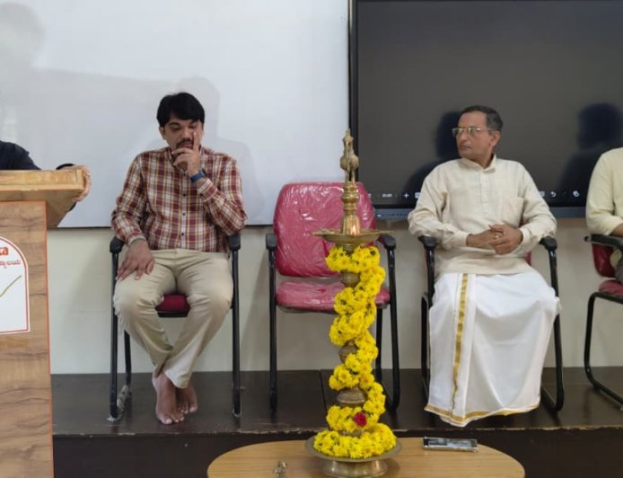 ಪುತ್ತೂರು: ಅಂಬಿಕಾ ಪದವಿಪೂರ್ವ ವಿದ್ಯಾಲಯದಲ್ಲಿ ಆನ್‌ಲೈನ್ ತರಗತಿಗಳಿಗೆ ಚಾಲನೆ