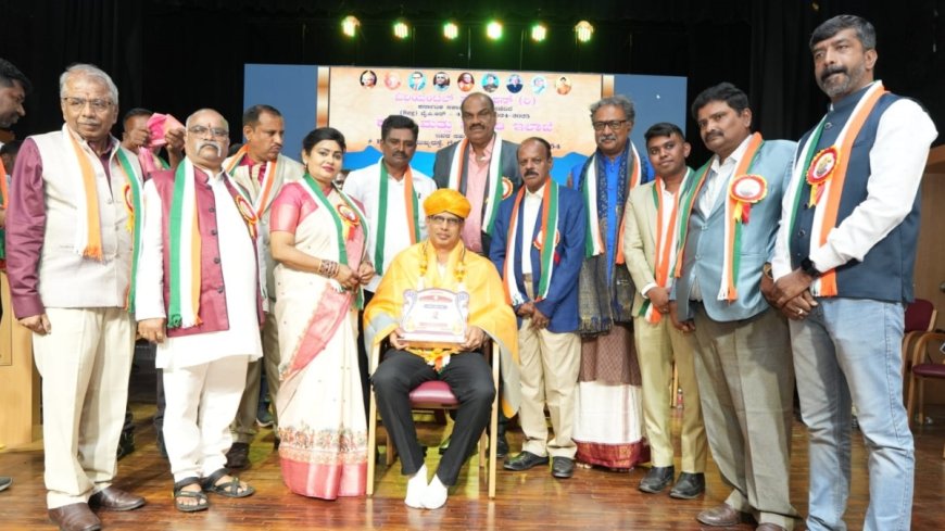 ಬೆಂಗಳೂರು: ಮಾನವ ರತ್ನ, ರಾಣಿ ಚೆನ್ನಮ್ಮ ಪ್ರಶಸ್ತಿ ಪ್ರದಾನ ಸಮಾರಂಭ