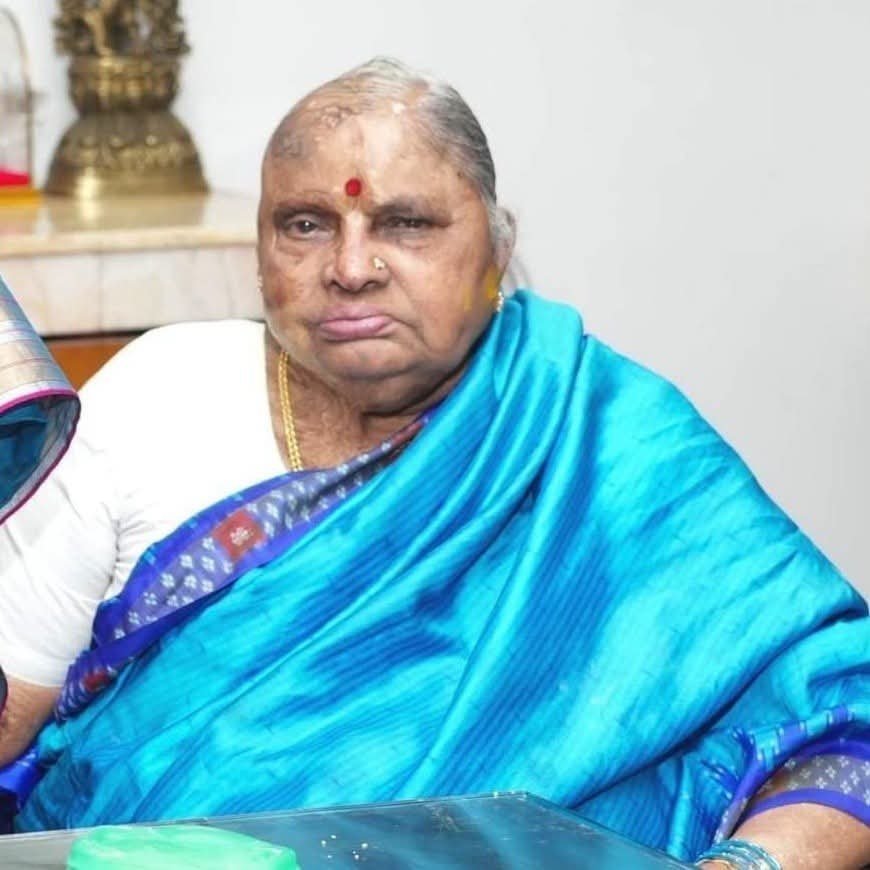 ಸಕಲ ಸರ್ಕಾರಿ ಗೌರವಗಳೊಂದಿಗೆ ಮಣ್ಣಲ್ಲಿ ಮಣ್ಣಾದ ದೇವೇಗೌಡರ ಪತ್ನಿ ಚೆನ್ನಮ್ಮ
