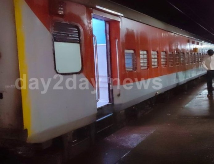 ಗುಡ್ಡ ಕುಸಿತ: ಕರಾವಳಿ ಸಂಪರ್ಕ ಕಲ್ಪಿಸುವ 7 ರೈಲುಗಳ ಸಂಚಾರ ಅರ್ಧಕ್ಕೆ ಮೊಟಕು