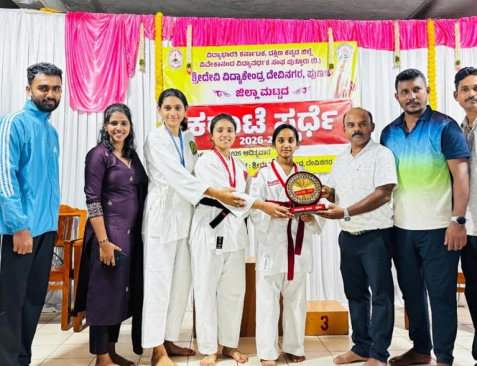 ಅಂಬಿಕಾ ಪಿಯು ಕಾಲೇಜು: ಕರಾಟೆಯಲ್ಲಿ ಚಾಂಪಿಯನ್‌.. ಖೋಖೋದಲ್ಲಿ ಸೆಕೆಂಡ್