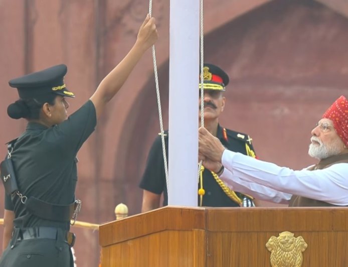 ವಂದೇ ಮಾತರಂ ಪ್ರತಿಯೊಬ್ಬರ ಹೃದಯದಲ್ಲಿ ಪ್ರತಿಧ್ವನಿಸುತ್ತಿದೆ: ಪ್ರಧಾನಿ ಮೋದಿ