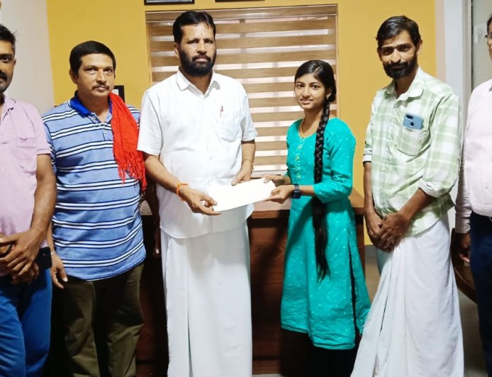 ಪುತ್ತೂರು: ಬಿ.ಫಾರ್ಮಾ ವಿದ್ಯಾರ್ಥಿನಿಗೆ ಪುತ್ತಿಲ ಪರಿವಾರದಿಂದ ನೆರವು