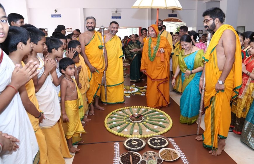 Anna bramma Chathurmasya: ಮೊಬೈಲ್ ನೋಡುತ್ತಾ ಆಹಾರ ಸೇವಿಸುವುದು ಮನಸ್ಸಿಗೆ ಮಾರಕ: ರಾಮಚಂದ್ರಾಪುರ ಮಠದ ರಾಘವೇಶ್ವರ ಭಾರತೀ ಸ್ವಾಮೀಜಿ