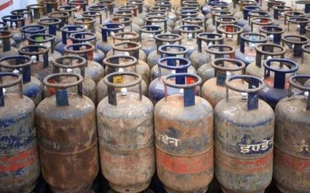 Commercial LPG Cylinder Price: ದೇಶದಲ್ಲಿ ವಾಣಿಜ್ಯ ಸಿಲಿಂಡರ್ ಬೆಲೆ ಏರಿಕೆ.. ಎಷ್ಟು?