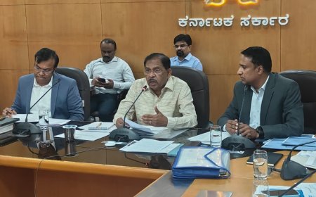 Dr.G.Parameshwara: ಜಿಲ್ಲಾಧಿಕಾರಿಗಳೊಂದಿಗೆ ಕಂದಾಯ ಇಲಾಖೆಯ ಪ್ರಗತಿ ಪರಿಶೀಲನಾ ಸಭೆ ನಡೆಸಿದ ಡಿಸಿಎಂ