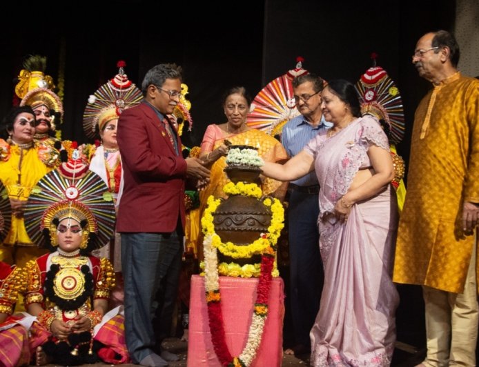 ವಂದೇ ಮಾತರಂ' ಗೀತೆಗೆ 150ರ ಸಂಭ್ರಮ: ಬೆಂಗಳೂರಿನ 'ಮಹಿಳಾ ಯಕ್ಷೋತ್ಸವ'ದಲ್ಲಿ ಆಕರ್ಷಕ ಯಕ್ಷ ನೃತ್ಯ ನಮನ