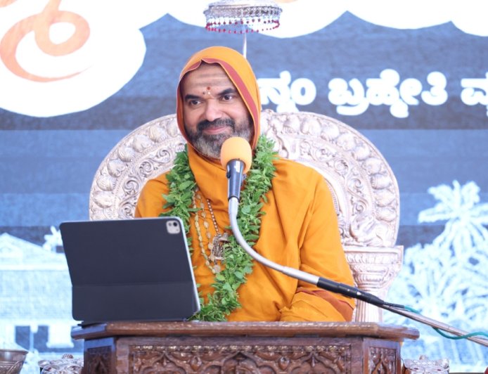 ಗೋವಿನ ಉತ್ಪನ್ನಗಳು ಹಿಂಸೆಯ ವ್ಯಾಪ್ತಿಗೆ ಬರುವುದಿಲ್ಲ: ರಾಘವೇಶ್ವರ ಶ್ರೀ