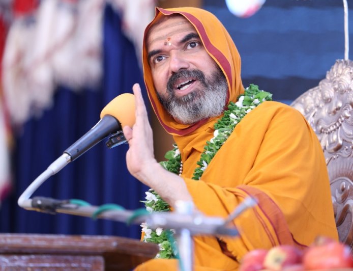 ಯಂತ್ರಗಳಿಂದ ತುಪ್ಪದ ಸಮಗ್ರ ಶಕ್ತಿಯನ್ನು ಅರಿಯಲು ಸಾಧ್ಯವಿಲ್ಲ: ರಾಘವೇಶ್ವರ ಶ್ರೀ