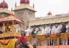 Mysuru Dasara: ಚಾಮುಂಡೇಶ್ವರಿ ತಾಯಿಗೆ ಸಿಎಂ ಡಿ.ಕೆ.ಶಿವಕುಮಾರ್ ಪುಷ್ಪಾರ್ಚನೆ