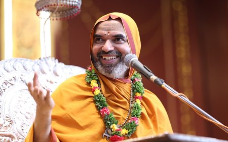 ದೇವಿಯನ್ನು ಭೀತಿಯಿಂದಲ್ಲ, ಪ್ರೀತಿಯಿಂದ ಆರಾಧಿಸಿ: ರಾಘವೇಶ್ವರ ಶ್ರೀ