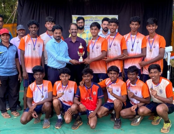 ತಾಲೂಕು ಮಟ್ಟದ ವಾಲಿಬಾಲ್ ಪಂದ್ಯಾವಳಿ: ವಿವೇಕಾನಂದ ಪಿಯು ಕಾಲೇಜಿನ ಬಾಲಕರ ತಂಡಕ್ಕೆ ದ್ವಿತೀಯ ಪ್ರಶಸ್ತಿ