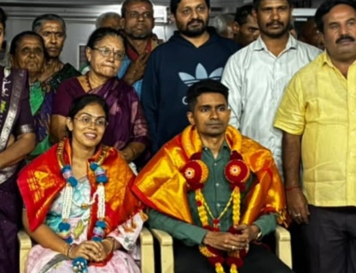 ಗಾಂಧಿ ವೃದ್ಧಾಶ್ರಮದಲ್ಲಿ ಸರಳವಾಗಿ ಗಾಂಧಿ ಜಯಂತಿ ಆಚರಿಸಿದ ಡಾ.ಸಾತ್ವಿಕ್ ಮಂಜುನಾಥ್ ದಂಪತಿ