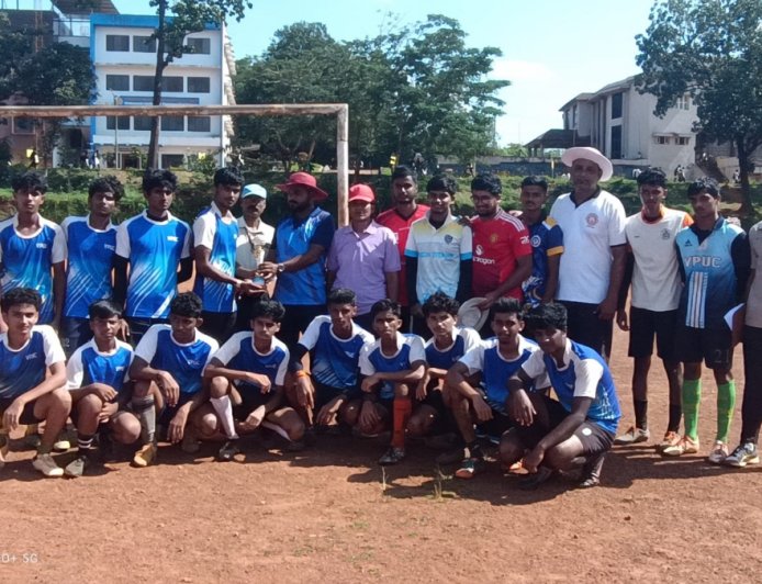 ತಾಲೂಕು ಮಟ್ಟದ ಫುಟ್‌ಬಾಲ್‌ ಪಂದ್ಯಾವಳಿ: ವಿವೇಕಾನಂದ ಪಿಯು ಕಾಲೇಜಿನ ಬಾಲಕರ ತಂಡಕ್ಕೆ ದ್ವಿತೀಯ ಪ್ರಶಸ್ತಿ