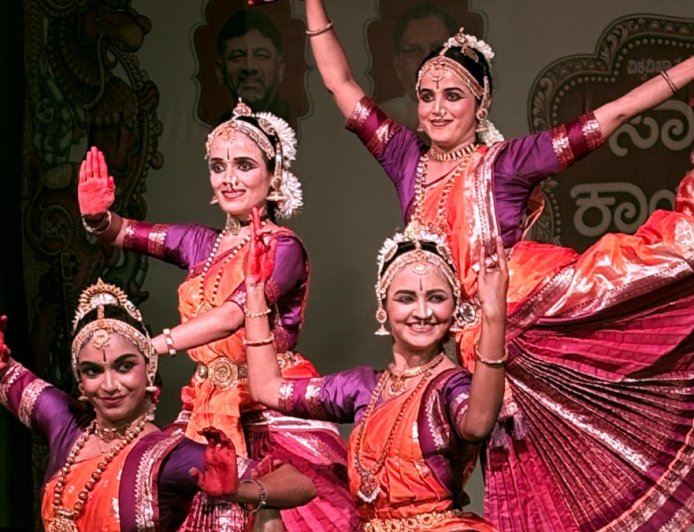 ಮೈಸೂರು ದಸರಾ: ಪುತ್ತೂರಿನ ವೈಷ್ಣವಿ ನಾಟ್ಯಾಲಯ ವಿದ್ಯಾರ್ಥಿಗಳಿಂದ ನೃತ್ಯಾರ್ಪಣಂ