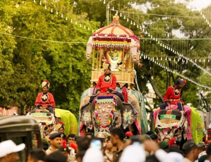 ವಿಶ್ವವಿಖ್ಯಾತ ಜಂಬೂಸವಾರಿಗೆ ಕ್ಷಣಗಣನೆ: ಮಕರ ಲಗ್ನದಲ್ಲಿ ನಂದಿ ಧ್ವಜ ಪೂಜೆ..  ಮೀನ ಲಗ್ನದಲ್ಲಿ ಮೆರವಣಿಗೆಗೆ ಚಾಲನೆ