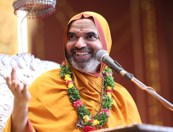 ದೇವಿಯನ್ನು ಭೀತಿಯಿಂದಲ್ಲ, ಪ್ರೀತಿಯಿಂದ ಆರಾಧಿಸಿ: ರಾಘವೇಶ್ವರ ಶ್ರೀ