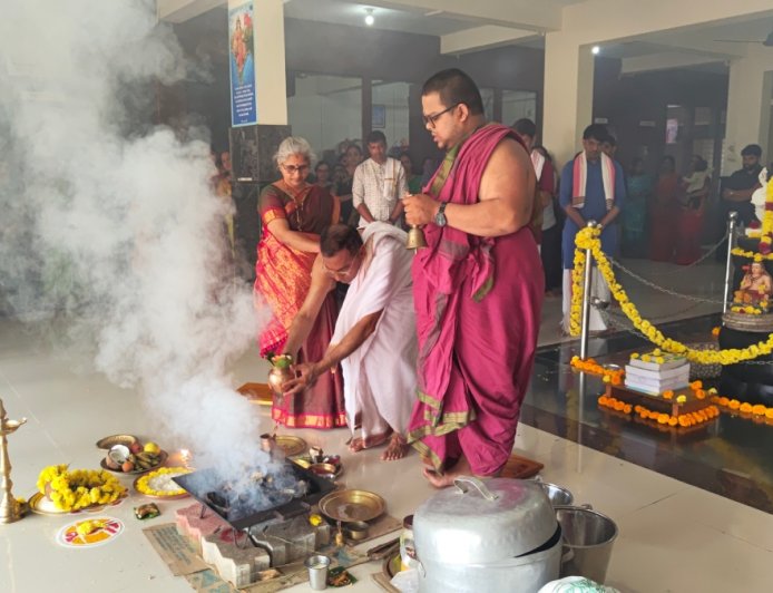 ಅಂಬಿಕಾ ಸಮೂಹ ಶಿಕ್ಷಣ ಸಂಸ್ಥೆಗಳಲ್ಲಿ ಶಾರದಾ ಪೂಜೆ, ಆಯುಧ ಪೂಜೆ