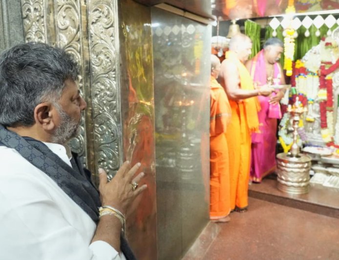 ಬೆಳಗಾವಿ: ರೇಣುಕಾ ಯಲ್ಲಮ್ಮ ದೇಗುಲಕ್ಕೆ ಸಿಎಂ ಭೇಟಿ